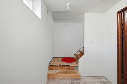 1012 Riddell Place Se, Calgary, AB - Indoor Photo Showing Other Room