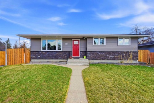 1012 Riddell Place Se, Calgary, AB - Outdoor