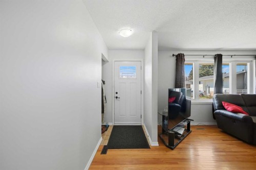 1012 Riddell Place Se, Calgary, AB - Indoor