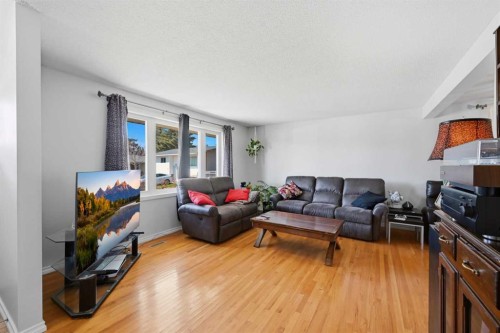 1012 Riddell Place Se, Calgary, AB - Indoor Photo Showing Living Room
