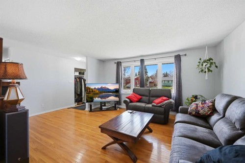 1012 Riddell Place Se, Calgary, AB - Indoor Photo Showing Living Room