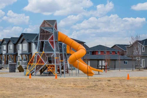 140 Emberside Glen, Cochrane, AB - Outdoor