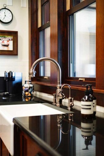 650 29 Avenue Nw, Calgary, AB - Indoor Photo Showing Kitchen
