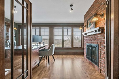 650 29 Avenue Nw, Calgary, AB - Indoor With Fireplace