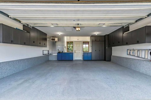 650 29 Avenue Nw, Calgary, AB - Indoor Photo Showing Garage
