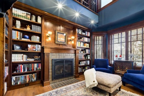 650 29 Avenue Nw, Calgary, AB - Indoor With Fireplace