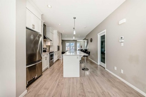 140 Howse Avenue Ne, Calgary, AB - Indoor Photo Showing Kitchen With Upgraded Kitchen