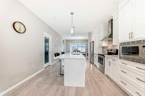 140 Howse Avenue Ne, Calgary, AB - Indoor Photo Showing Kitchen With Upgraded Kitchen