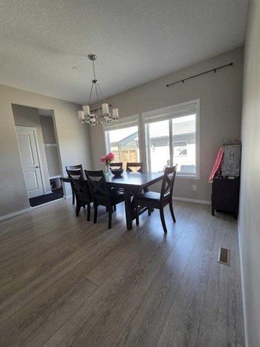 140 Howse Avenue Ne, Calgary, AB - Indoor Photo Showing Dining Room