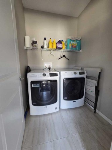 140 Howse Avenue Ne, Calgary, AB - Indoor Photo Showing Laundry Room