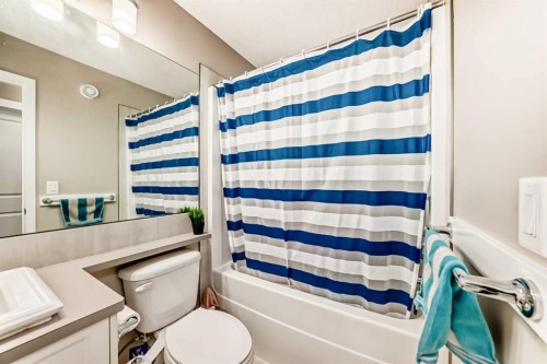 140 Howse Avenue Ne, Calgary, AB - Indoor Photo Showing Other Room