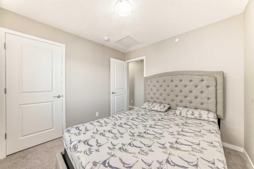 140 Howse Avenue Ne, Calgary, AB - Indoor Photo Showing Bedroom