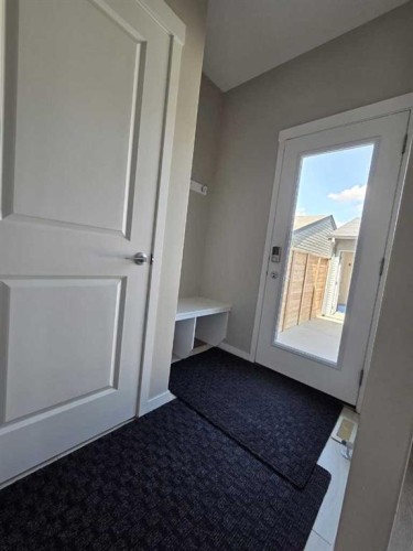 140 Howse Avenue Ne, Calgary, AB - Indoor Photo Showing Other Room