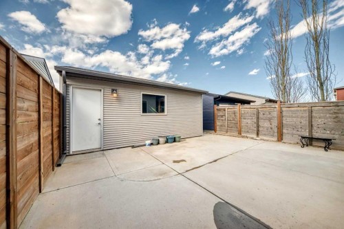 140 Howse Avenue Ne, Calgary, AB - Outdoor With Exterior