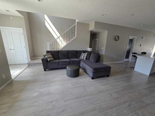 140 Howse Avenue Ne, Calgary, AB - Indoor Photo Showing Other Room