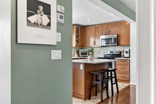 27 Copperpond Heights Se, Calgary, AB - Indoor Photo Showing Kitchen