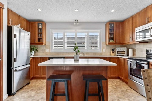 27 Copperpond Heights Se, Calgary, AB - Indoor Photo Showing Kitchen