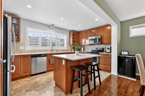 27 Copperpond Heights Se, Calgary, AB - Indoor Photo Showing Kitchen
