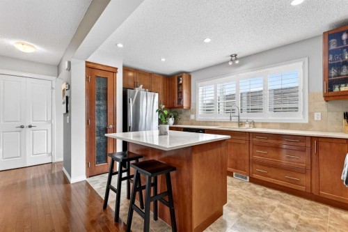 27 Copperpond Heights Se, Calgary, AB - Indoor Photo Showing Kitchen