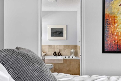 27 Copperpond Heights Se, Calgary, AB - Indoor Photo Showing Bathroom