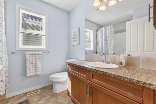 27 Copperpond Heights Se, Calgary, AB - Indoor Photo Showing Bathroom