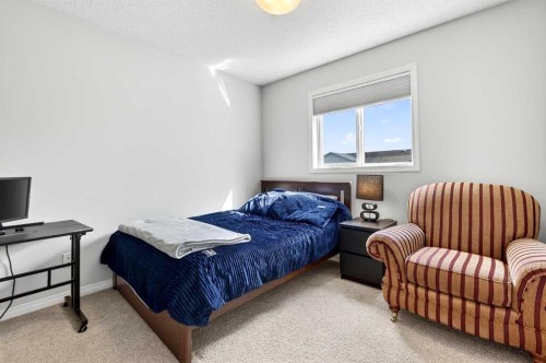 27 Copperpond Heights Se, Calgary, AB - Indoor Photo Showing Bedroom