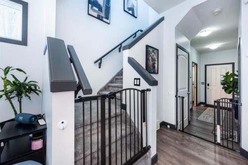 27 Sage Hill Common Nw, Calgary, AB - Indoor Photo Showing Other Room