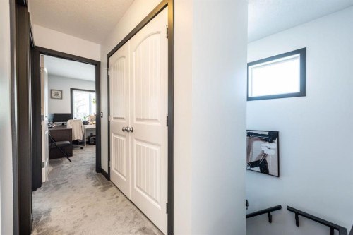 27 Sage Hill Common Nw, Calgary, AB - Indoor Photo Showing Other Room