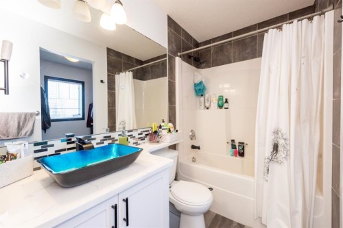 27 Sage Hill Common Nw, Calgary, AB - Indoor Photo Showing Bathroom