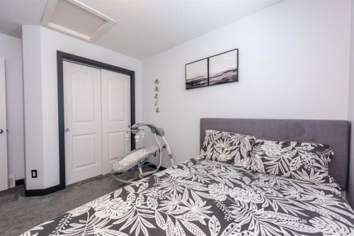 27 Sage Hill Common Nw, Calgary, AB - Indoor Photo Showing Bedroom