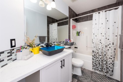 27 Sage Hill Common Nw, Calgary, AB - Indoor Photo Showing Bathroom
