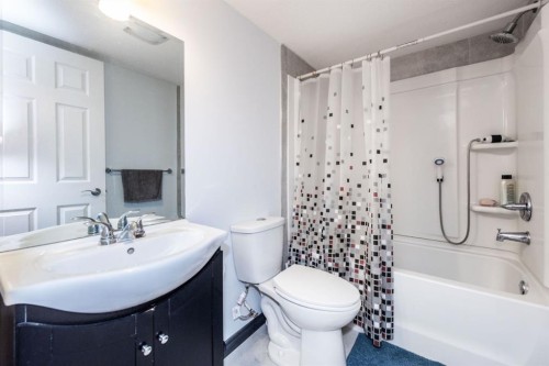 27 Sage Hill Common Nw, Calgary, AB - Indoor Photo Showing Bathroom