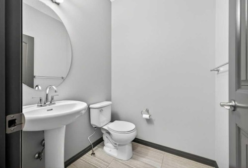 19 Auburn Crest Manor Se, Calgary, AB - Indoor Photo Showing Bathroom