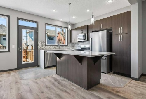 19 Auburn Crest Manor Se, Calgary, AB - Indoor Photo Showing Kitchen With Stainless Steel Kitchen With Upgraded Kitchen