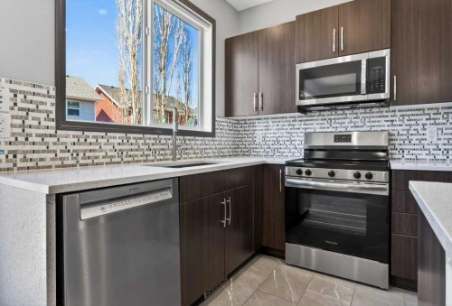19 Auburn Crest Manor Se, Calgary, AB - Indoor Photo Showing Kitchen With Upgraded Kitchen