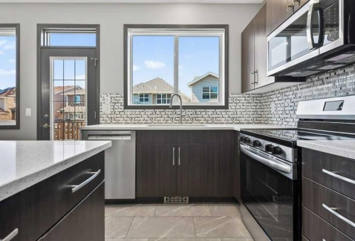 19 Auburn Crest Manor Se, Calgary, AB - Indoor Photo Showing Kitchen With Upgraded Kitchen