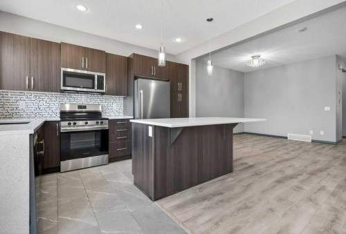 19 Auburn Crest Manor Se, Calgary, AB - Indoor Photo Showing Kitchen With Stainless Steel Kitchen With Upgraded Kitchen