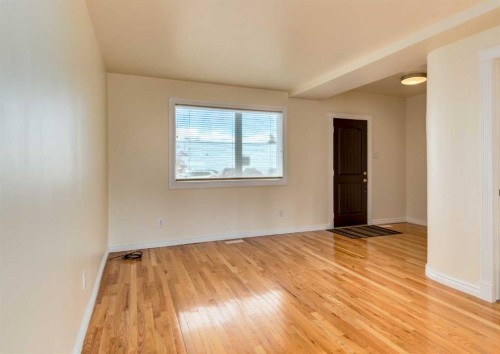 2514 16 Street Se, Calgary, AB - Indoor Photo Showing Other Room