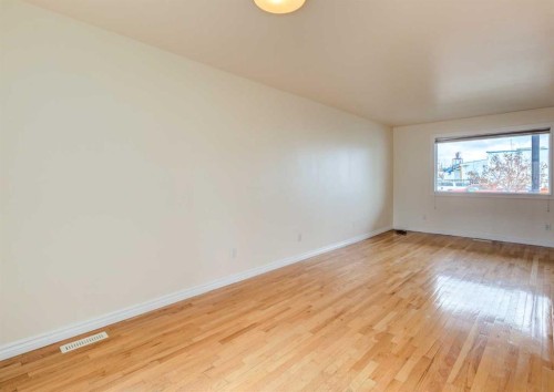 2514 16 Street Se, Calgary, AB - Indoor Photo Showing Other Room