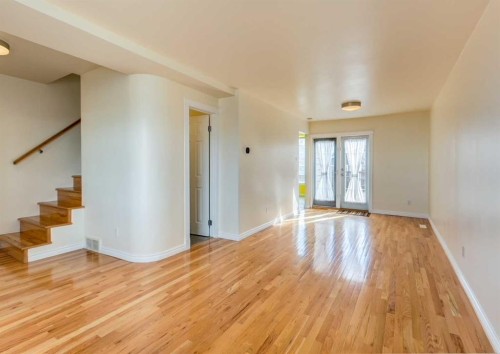 2514 16 Street Se, Calgary, AB - Indoor Photo Showing Other Room