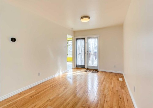 2514 16 Street Se, Calgary, AB - Indoor Photo Showing Other Room