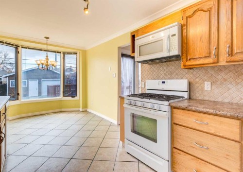 2514 16 Street Se, Calgary, AB - Indoor Photo Showing Kitchen