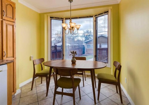 2514 16 Street Se, Calgary, AB - Indoor Photo Showing Dining Room