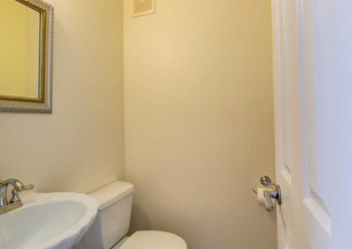 2514 16 Street Se, Calgary, AB - Indoor Photo Showing Bathroom