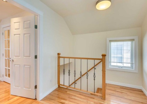 2514 16 Street Se, Calgary, AB - Indoor Photo Showing Other Room