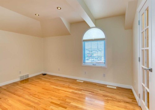 2514 16 Street Se, Calgary, AB - Indoor Photo Showing Other Room