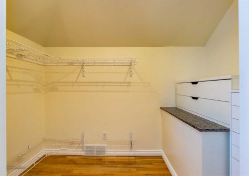 2514 16 Street Se, Calgary, AB - Indoor With Storage