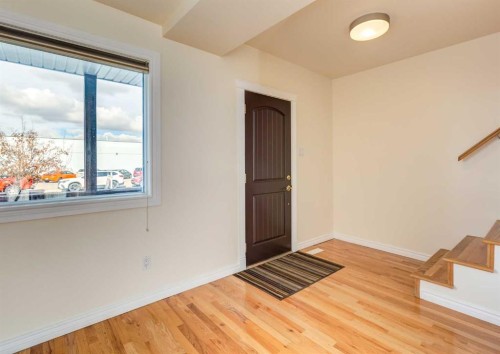 2514 16 Street Se, Calgary, AB - Indoor Photo Showing Other Room