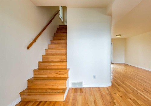 2514 16 Street Se, Calgary, AB - Indoor Photo Showing Other Room