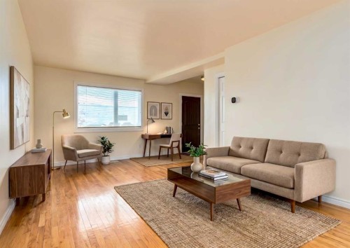 2514 16 Street Se, Calgary, AB - Indoor Photo Showing Living Room